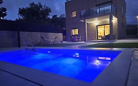 Villa Con Toque Lujoso